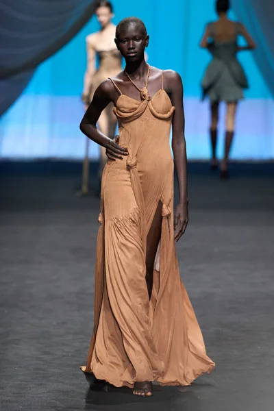Look 10